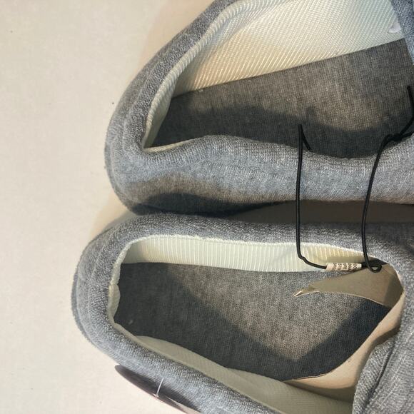 Cozy Gray Women's Slippers - Picture 5 of 9